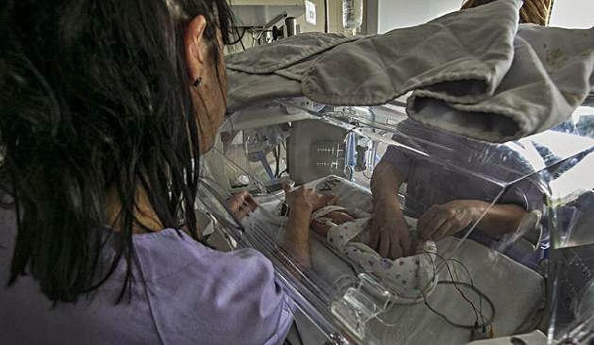 La UCI Neonatal del Hospital General de Elche, donde ingresan los bebés prematuros, en una imagen de archivo.