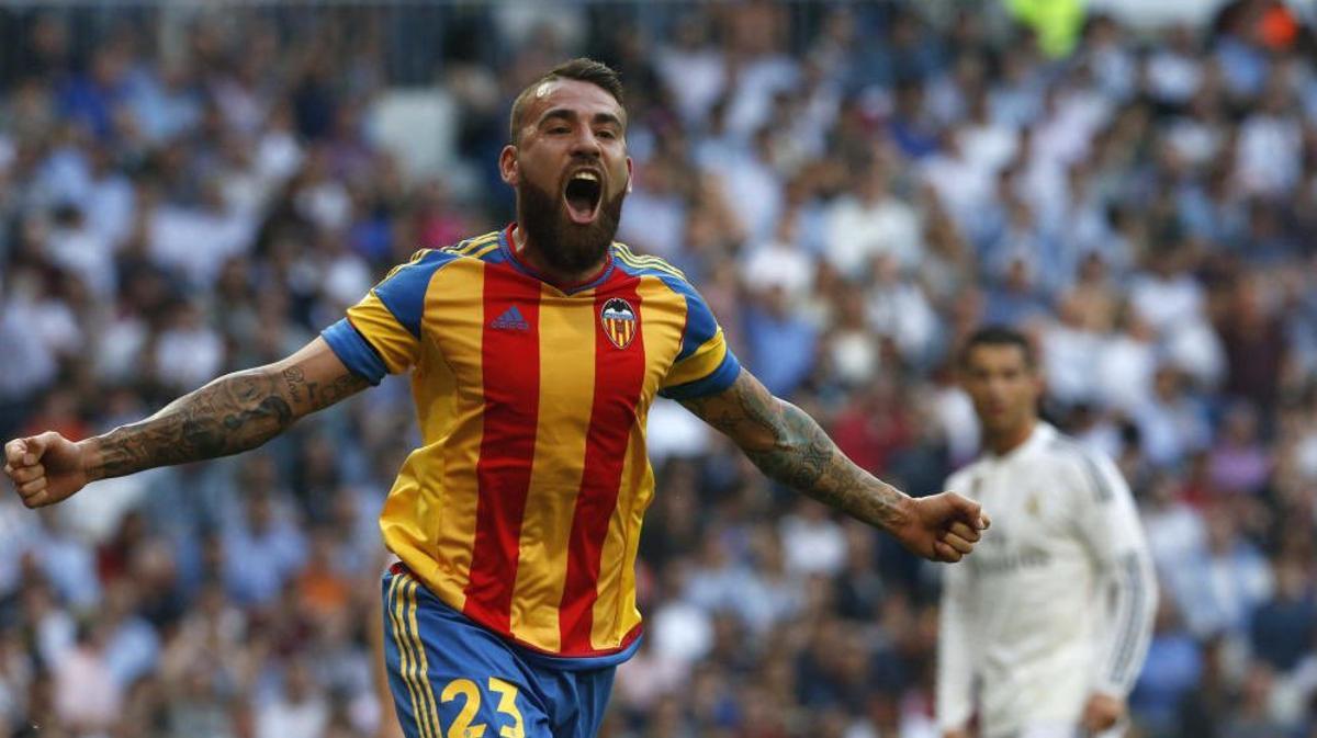 Nicolás Otamendi después de marcar en el Bernabéu