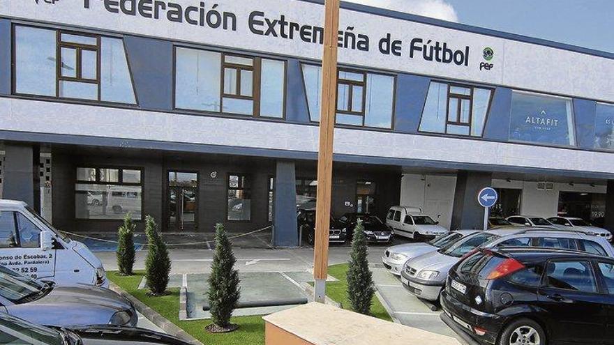 La Junta insta a la Federación Extremeña de Fútbol a convocar un nuevo proceso electoral