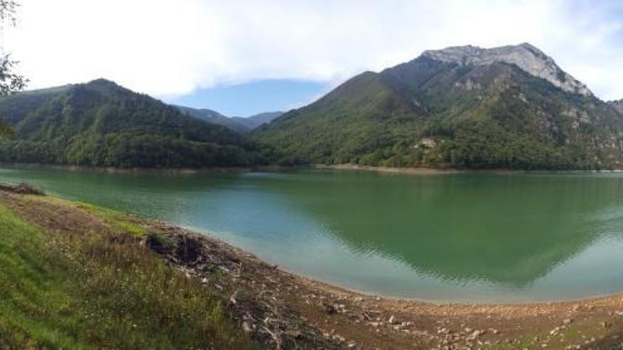 El embalse de Tanes, en el parque natural de Redes. | L. M. D.