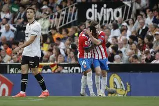 A Dovbyk le salen los goles hasta sin querer: Así fue su tanto ante el Valencia
