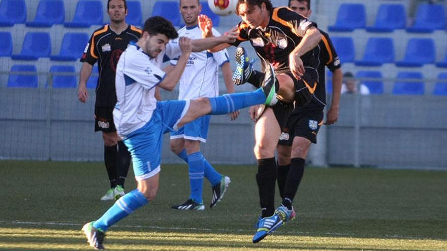 El Palo sólo pudo resistir una hora el mayor empuje del Melilla