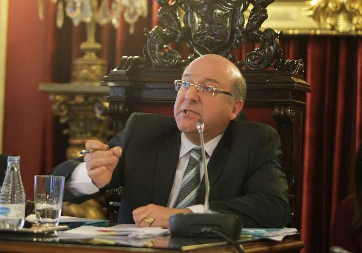 El alcalde pide a la oposición "actuar con madurez" y aprobar el plan de inversiones de 15 millones