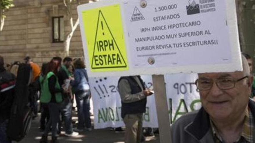 Protesta frente a la Audiencia de Barcelona contra el índice IRPH.