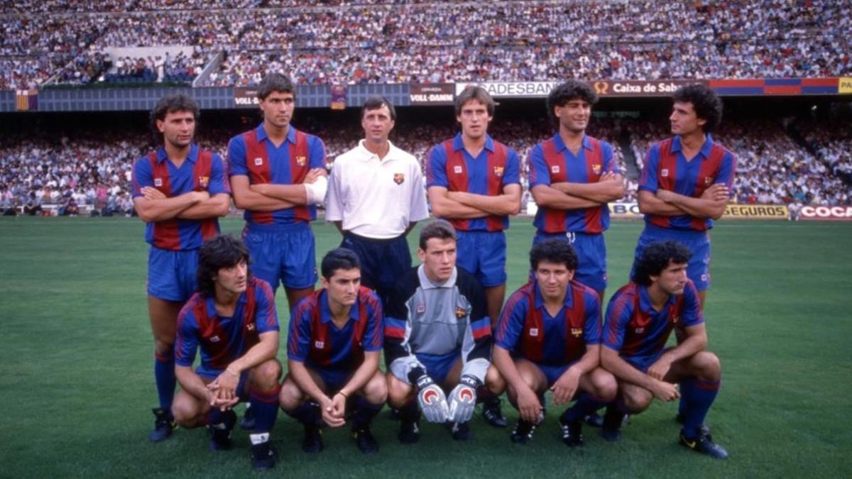 Valverde y Unzué, abajo, en el centro, rodeados por los otros fichajes de Cruyff en 1988. Arriba: López Rekarte, Julio Salinas, Soler, Manolo Hierro y Serna. Abajo, Bakero, Eusebio y Begiristain.