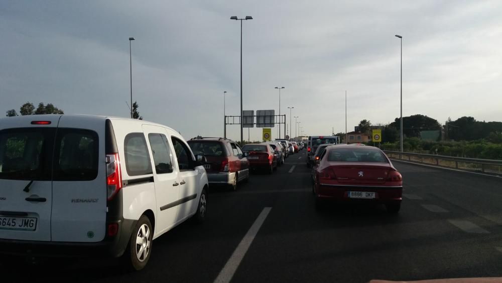 Una colisión en el túnel de Sant Joan d'Alacant causa colas kilométricas