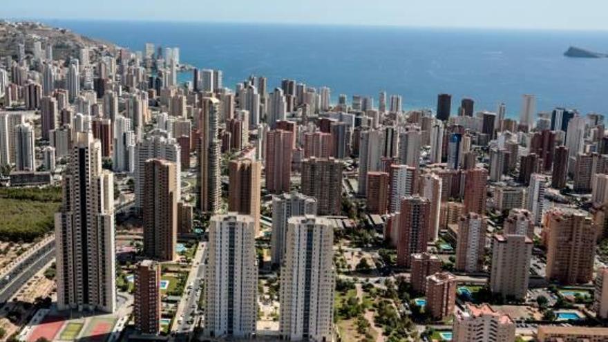 Benidorm privatiza parte de las tareas de Urbanismo para evitar el colapso de los funcionarios