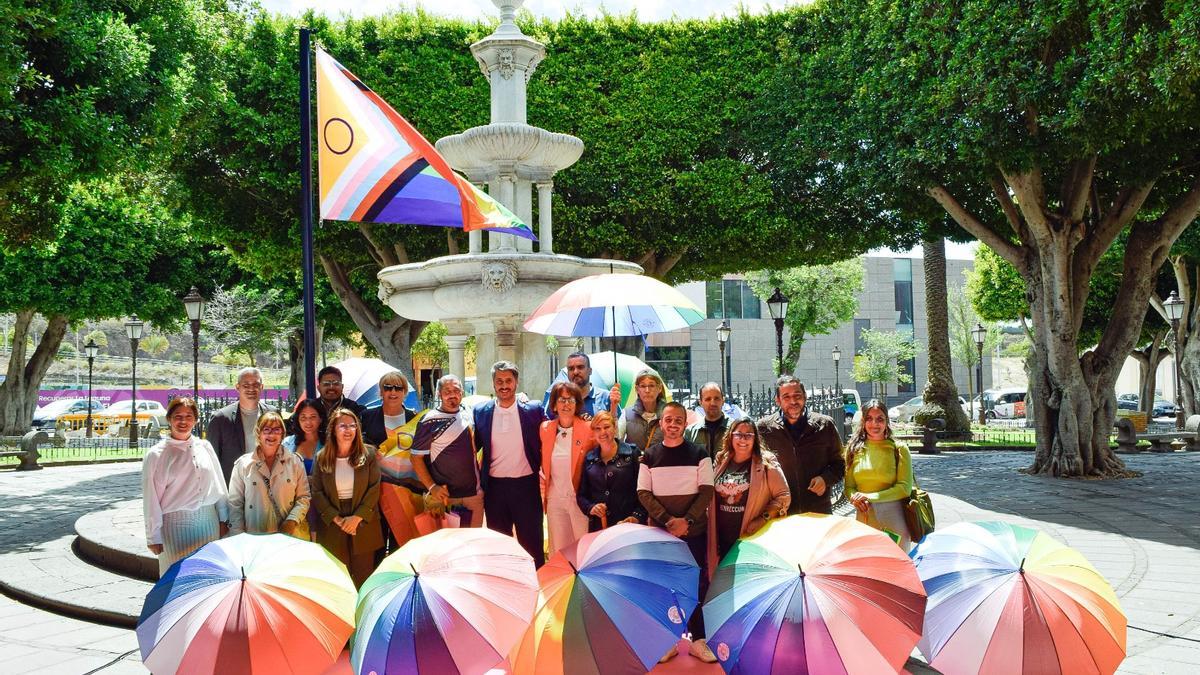 La Laguna celebra el izado de la bandera LGTBIQ+