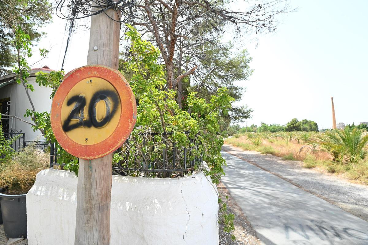 Una señal de 40 "grafiteada" a 20.