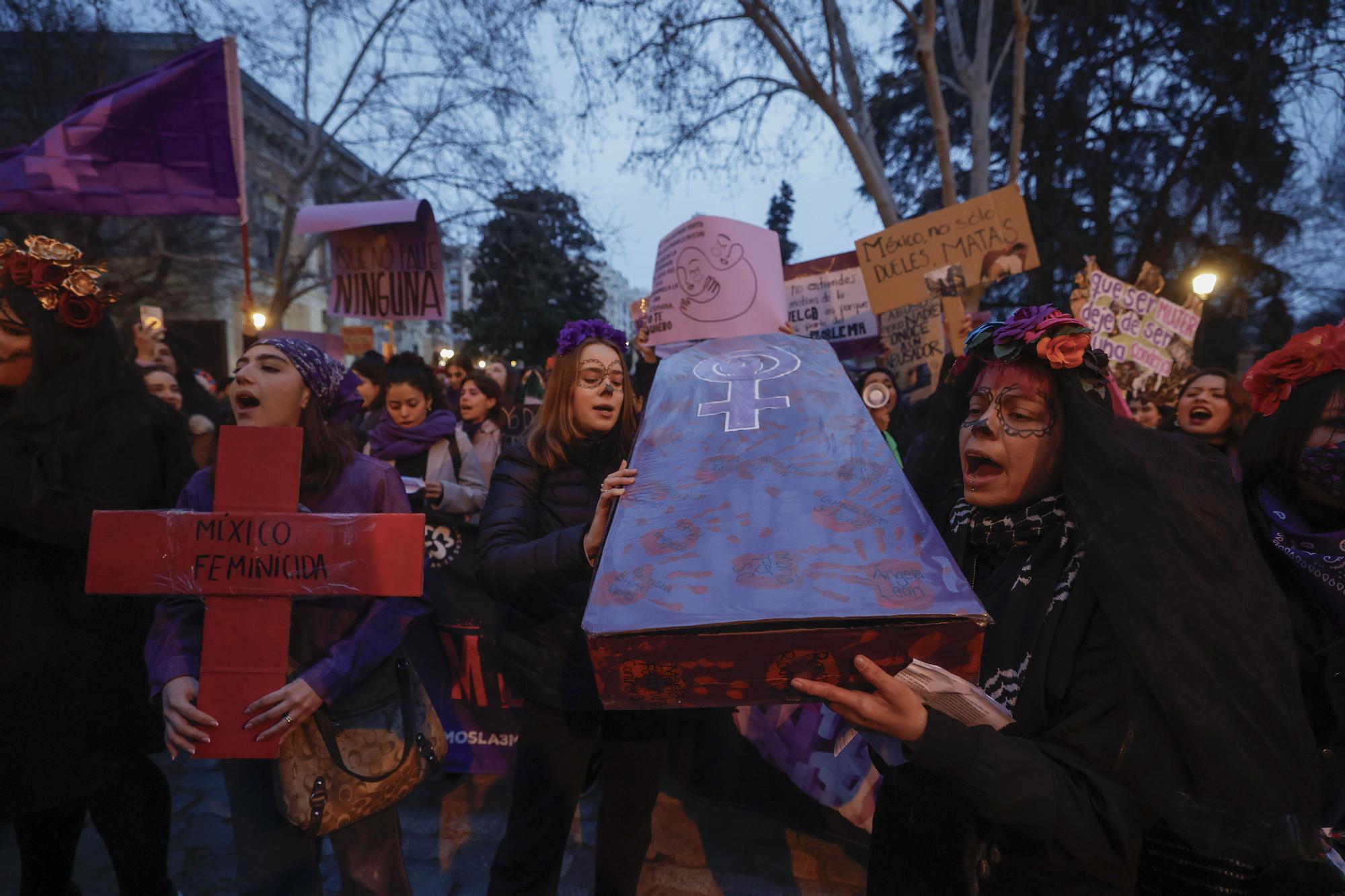 Manifestación de la Comisión 8M bajo el lema 'Patriarcado, Genocidio, Privilegios #SeAcabó'