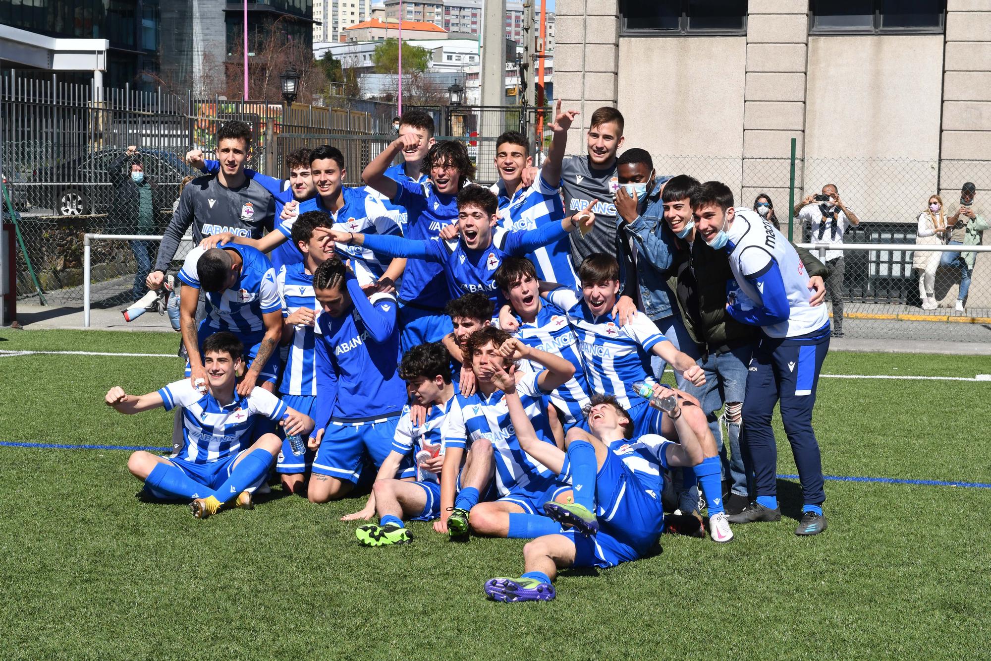 El Dépor juvenil le gana 0-2 al Calasanz y se impone en la fase gallega de la División de Honor