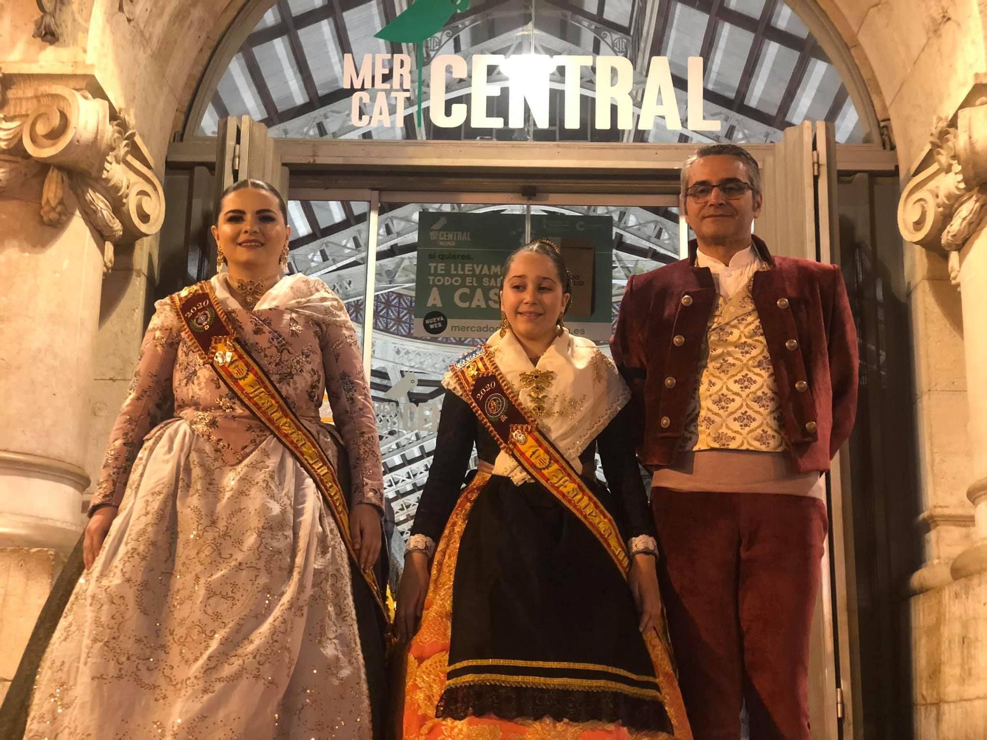 En el espacio natural: el Mercado Central, con la fallera mayor infantil y el presidente.