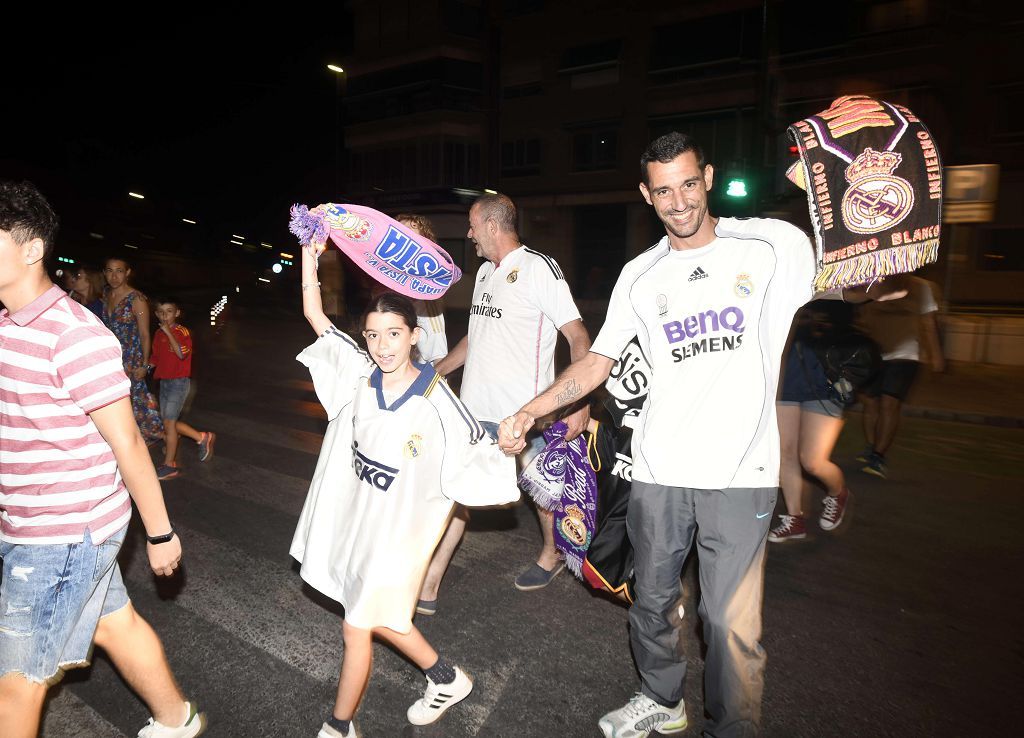 Así celebraron los madridistas la decimocuarta en la Plaza Circular de Murcia