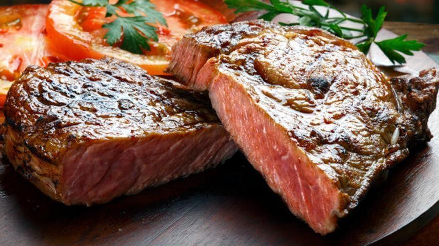¿Te gusta la carne poco hecha? Los expertos quieren que sepas esto