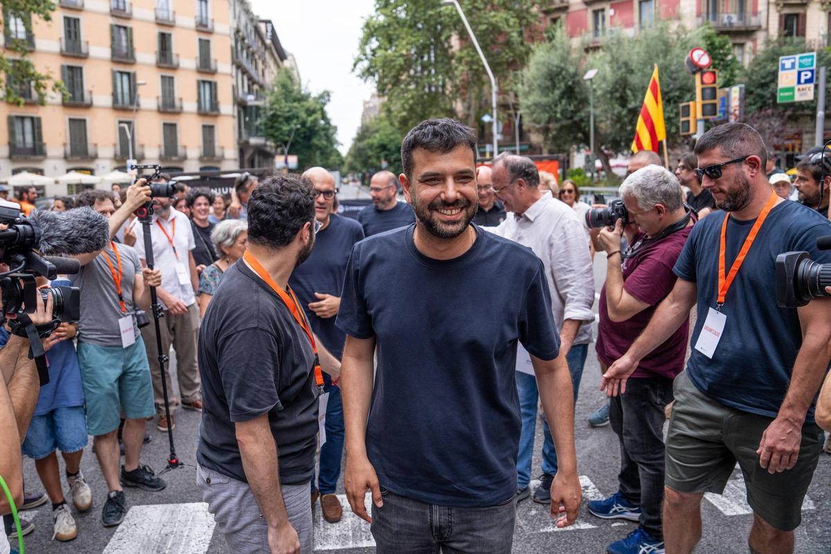 Acto de Omnium Cultural para recibir a Ruben Wagensberg, Oleguer Serra y el resto de personas que se marcharon a Suiza