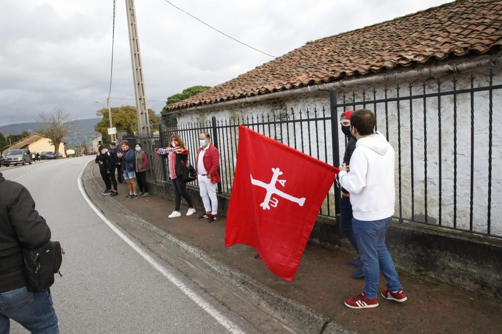 La salida del Sporting de Mareo para disputar el derbi