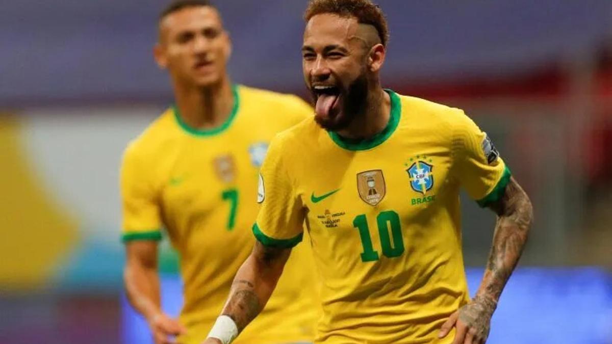 Neymar con la canarinha