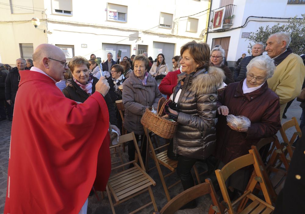 Tradicional bendición de les Coquetes de Sant Blai en Sagunt