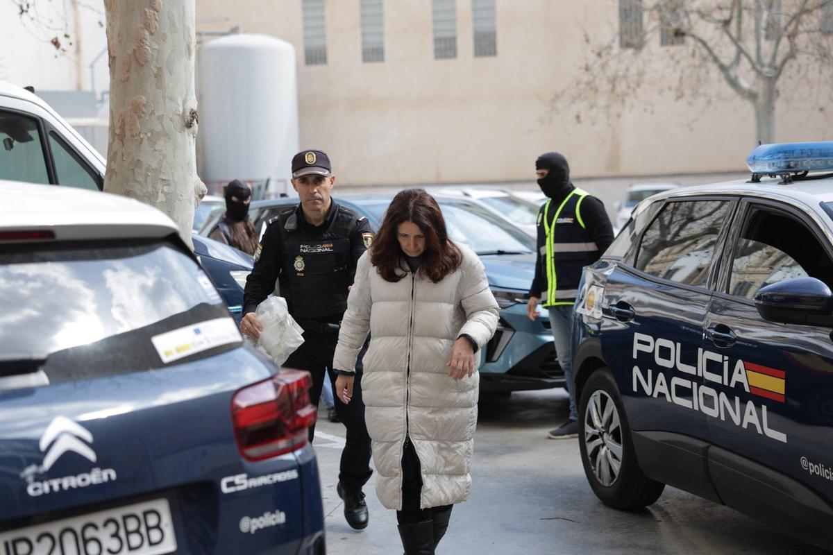 La abogada acompañó a Kolesov a la oficina de extranjería de Palma para obtener el NIE