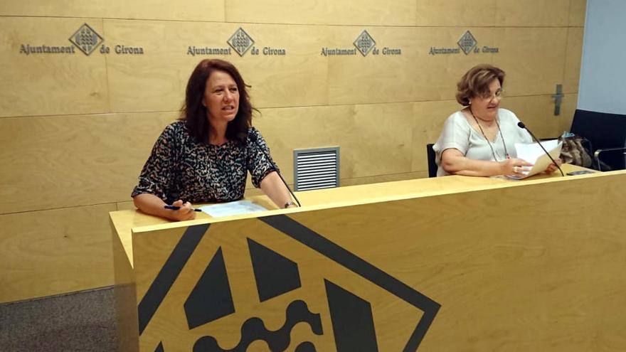 L&#039;alcaldessa de Girona, Marta Madrenas, i la regidora d&#039;Educació, Eva Palau, durant la compareixença de premsa