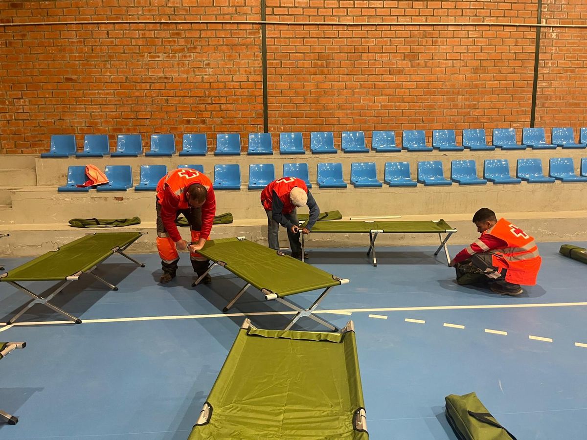 Preparativos del albergue provisional.