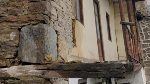 Una de las casas dañadas.