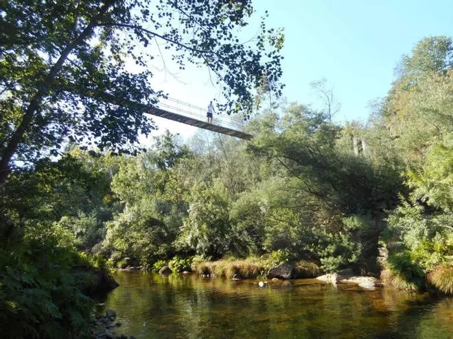 Puentes colgantes en Galicia | Así es la vertiginosa pasarela de Calvelo