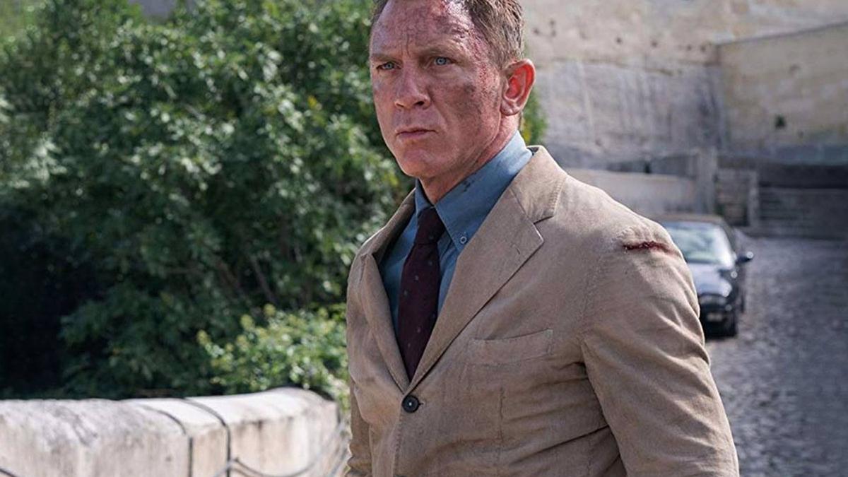 Daniel Craig, como James Bond.