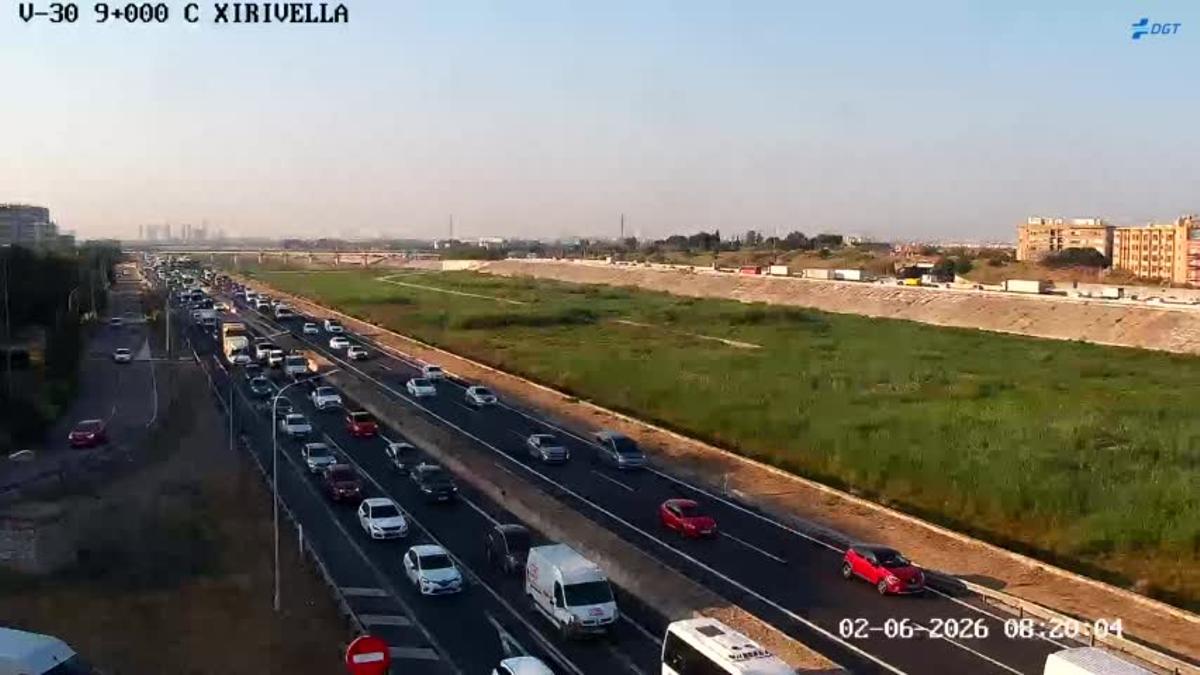 Congestión en la V-30 en Xirivella este martes 2 de mayo