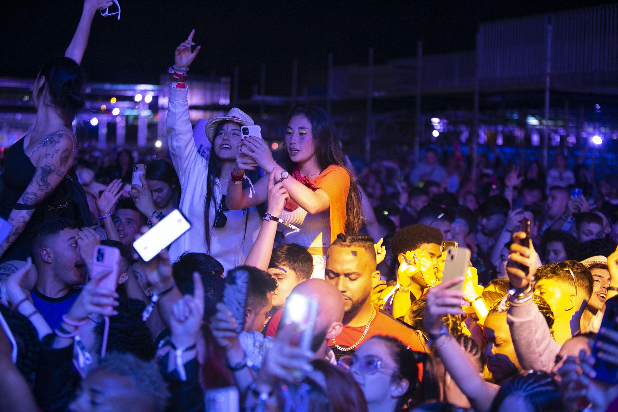 En imágenes: así fue el primer día del Reggaeton Beach Festival de Avilés