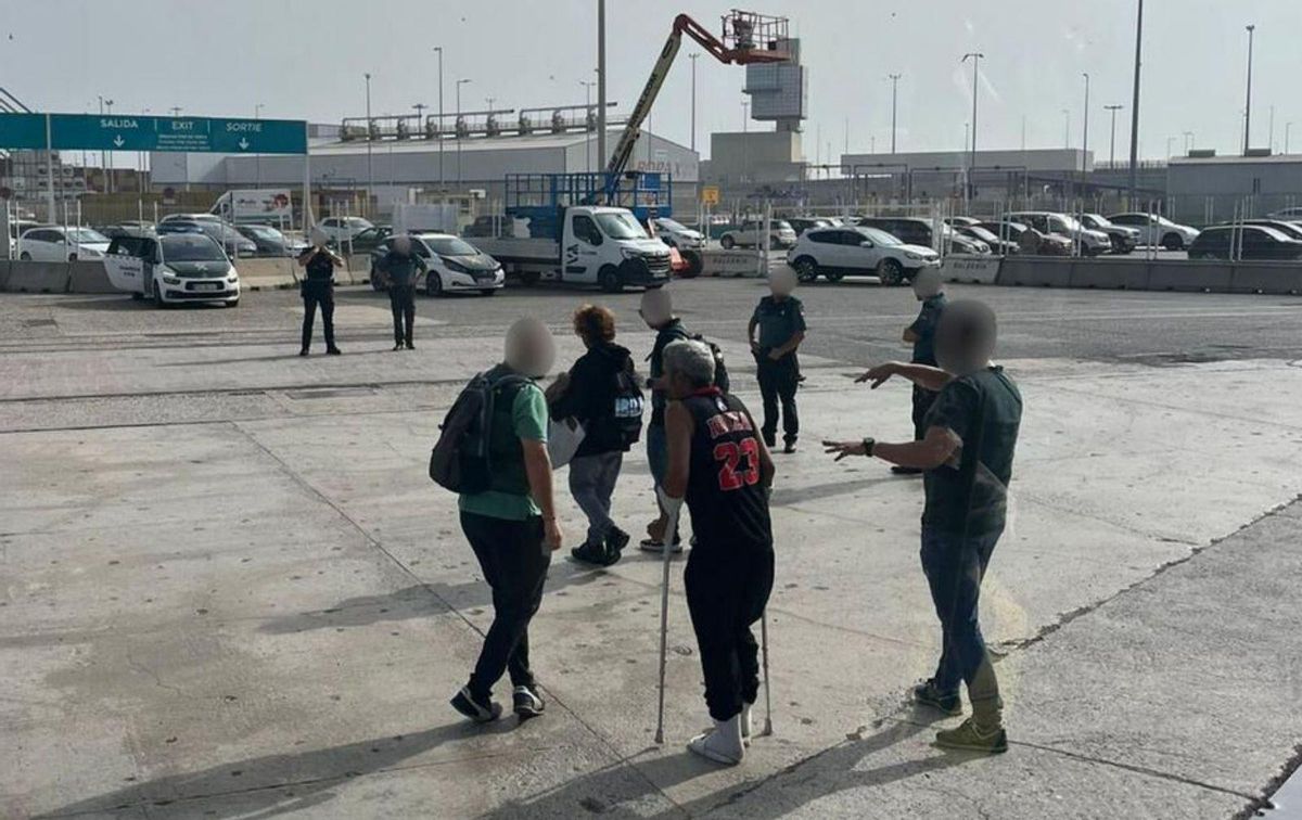 Detención de los presuntos autores en el puerto de Valencia. | D.I.