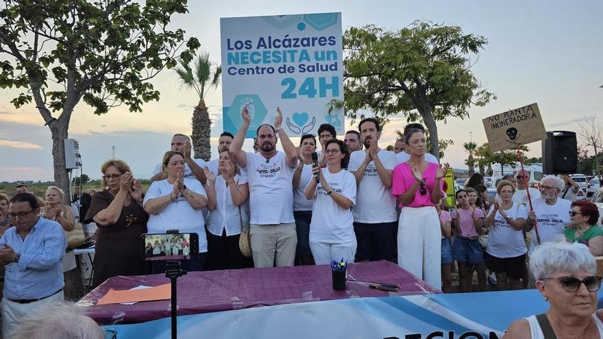 Los Alcázares reclama un centro de salud 24 horas y rechaza la instalación de una incineradora de residuos sanitarios