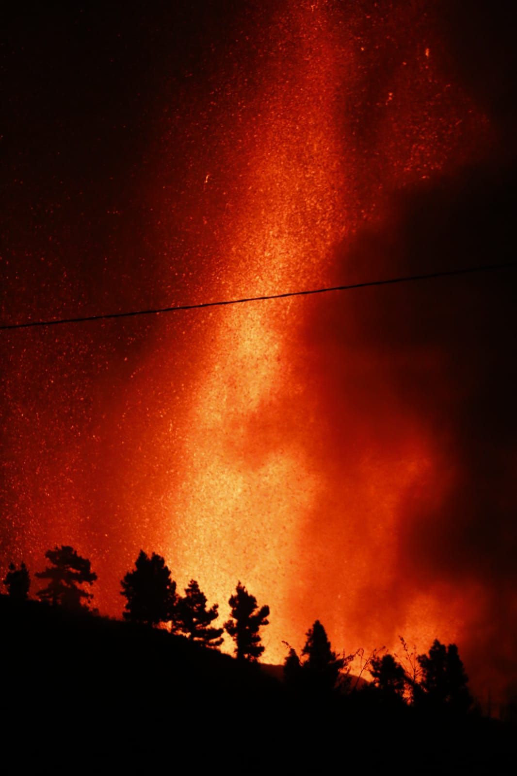 Erupción volcánica: la lava de noche