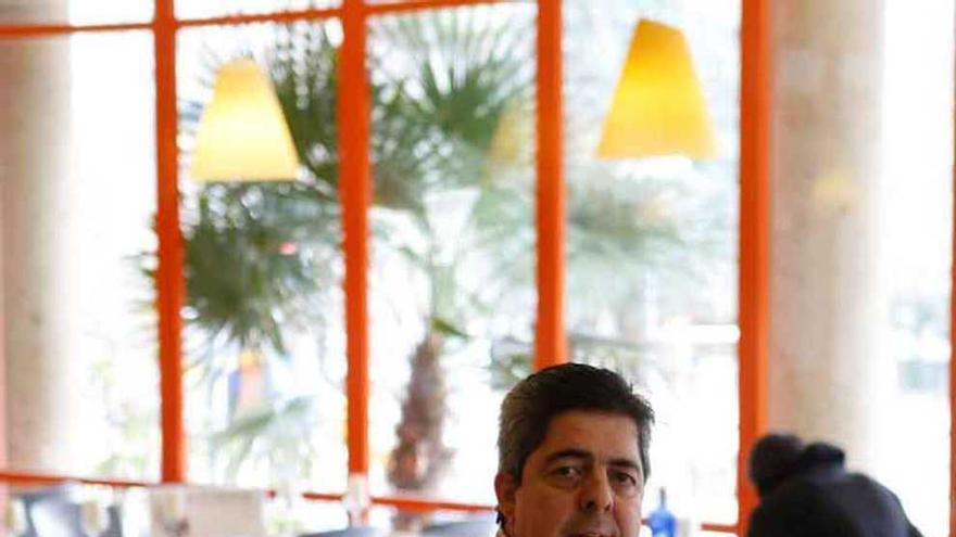 Luis Miguel Rodríguez en el restaurante Sancho II.