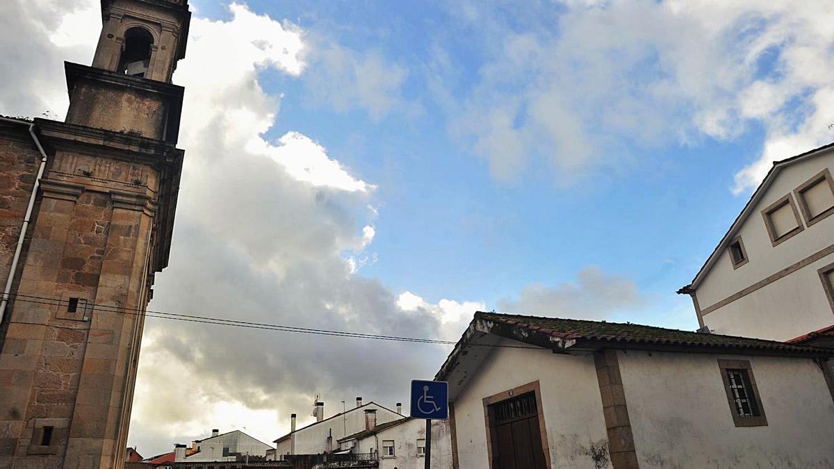 Casa de Fábrica de la parroquia de San Julian de Pontecesurs. |   // IÑAKI ABELLA