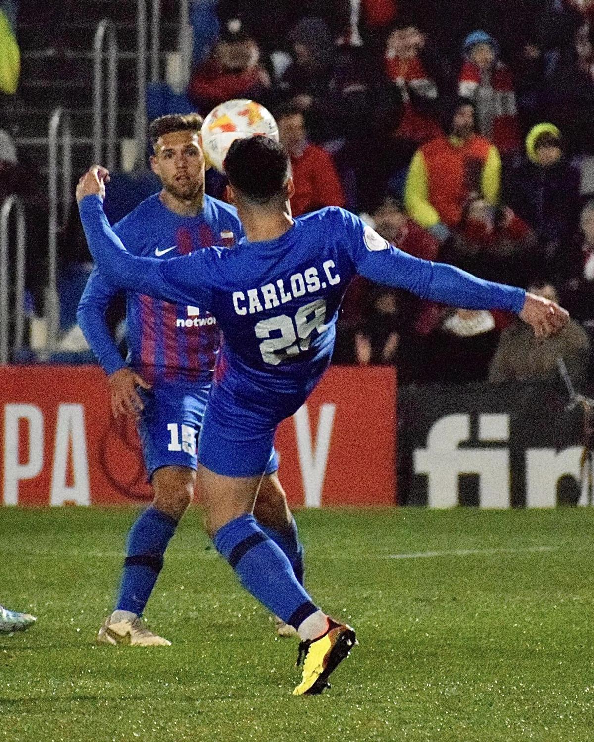 Carlos Cerdán en un lance del partido contra el Bilbao.