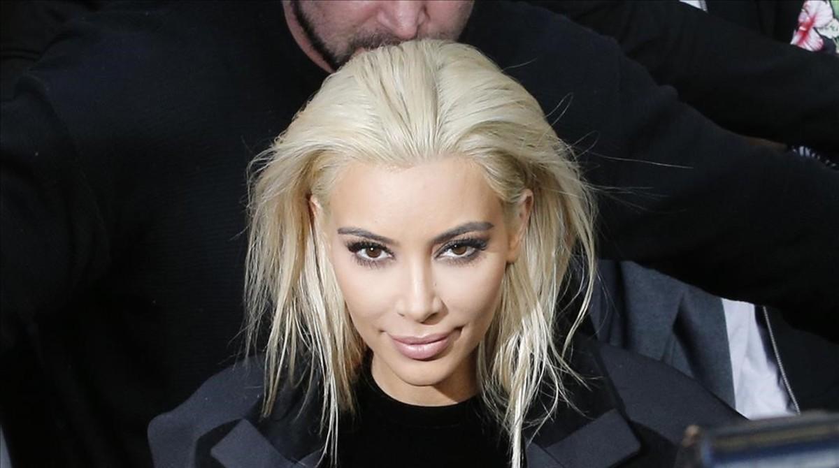 mroca34820026 kim kardashian leaves balmain s ready to wear fall winter 20160726173108