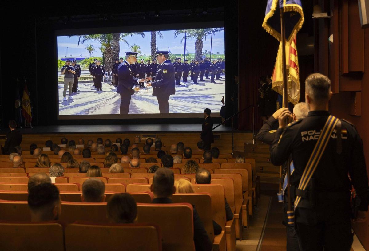 La Policía Nacional conmemora en Alicante el 202 aniversario de su creación