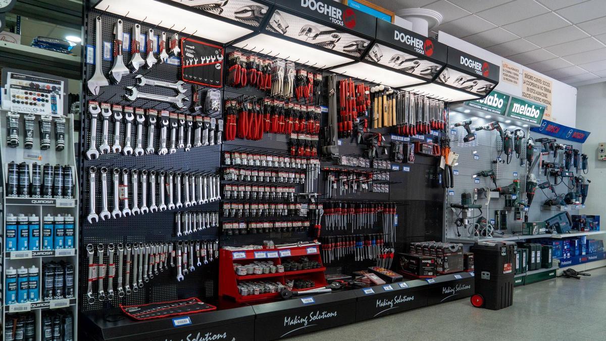La empresa cuenta con un extenso stock de productos y un sistema logístico propio.