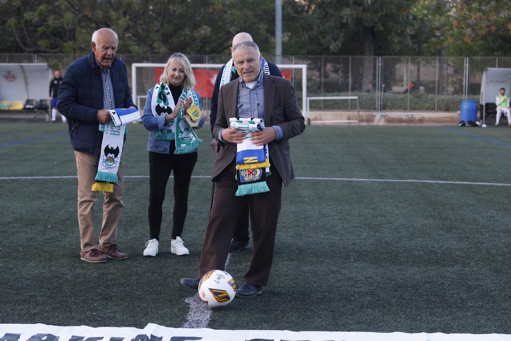 Homenaje a Veteranos del Valencia CF en el partido CD Cuenca Mestallistes