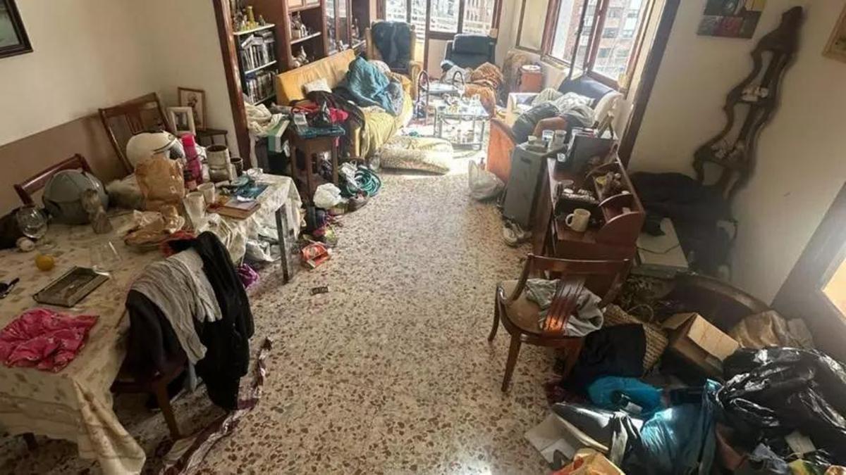 Así dejaron unos okupas un piso en Travesía de Vigo.