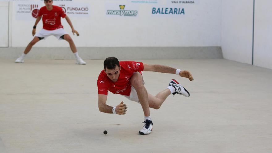 A Guadassuar s'enfronten hui dos dels millors especialistes del raspall professional. Lorja un dels grans definidors en la punta encara que ja està començant a aparéixer al mig en esdeveniments importants.