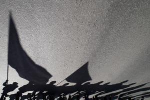 L’ombra dels participants en la manifestació del Primer de Maig a Sant Petersburg (Rússia).