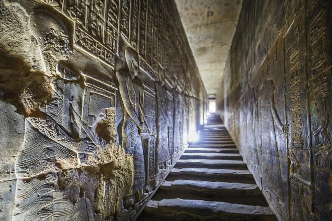 Las escaleras derretidas de Dendera... un misterio que no es tal.