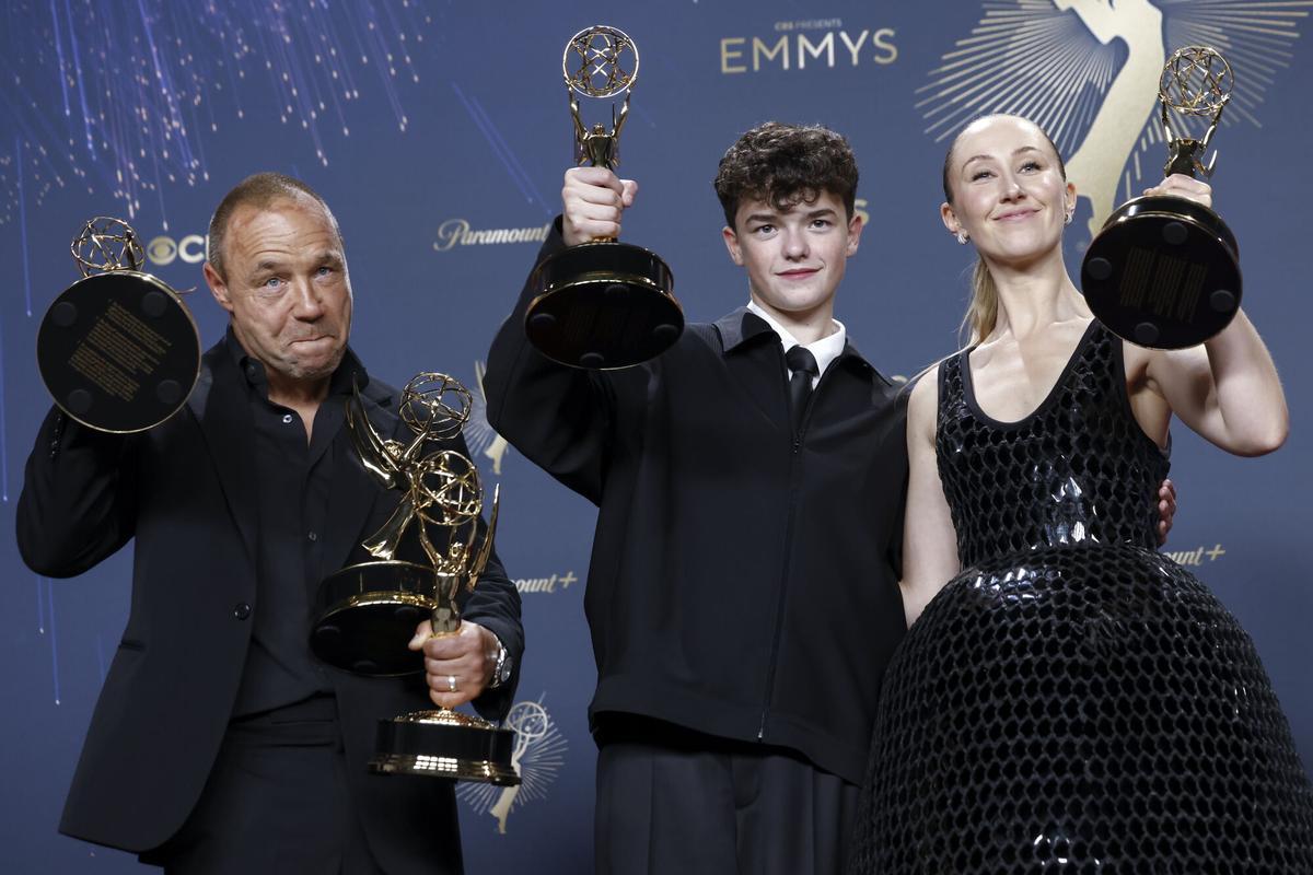 Stephen Graham, Owen Cooper y Erin Doherty. Stephen Graham, Owen Cooper y Erin Doherty.