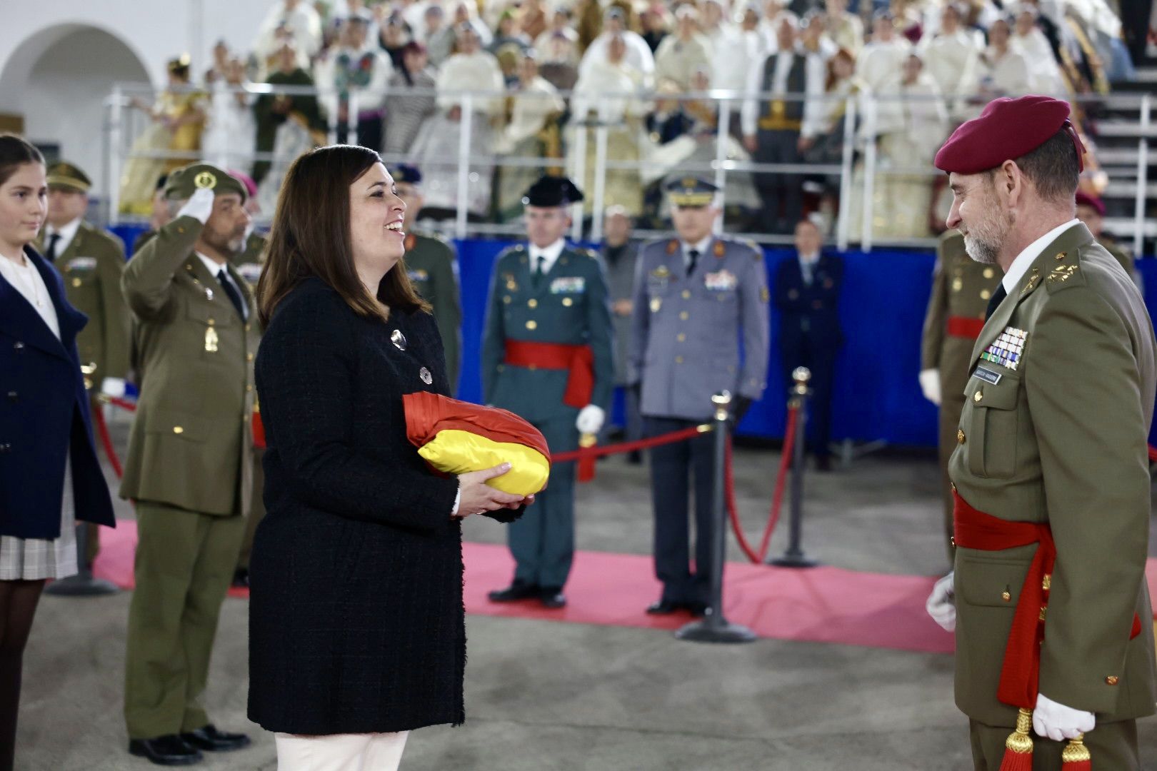 Homenaje de las Fuerzas Armadas y Guardia Civil a las Fallas de ...