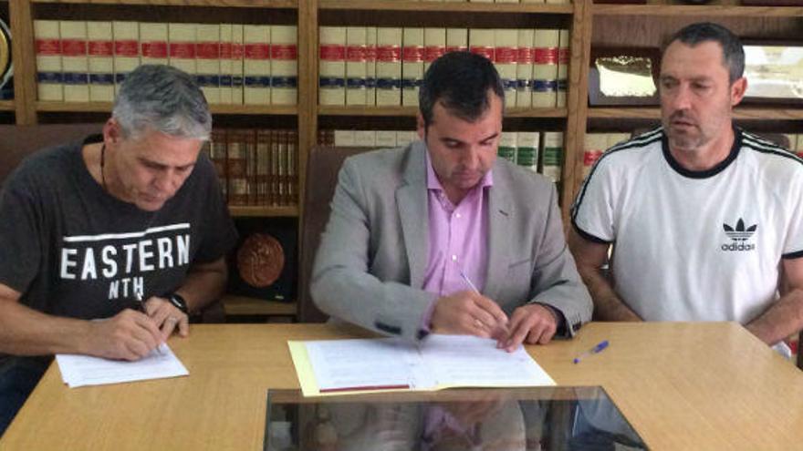 Nuevo convenio con el club baloncesto Aspe para el memorial Miguel Iborra