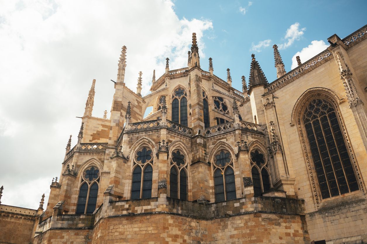 La Catedral de León está en pleno Camino de Santiago, y es uno de los sitios más visitados de la ciudad