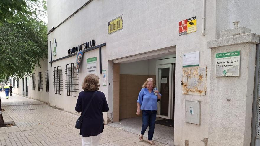Grietas, puntales y un suelo que se mueve: la agonía estructural del centro de salud Los Pinos de Badajoz