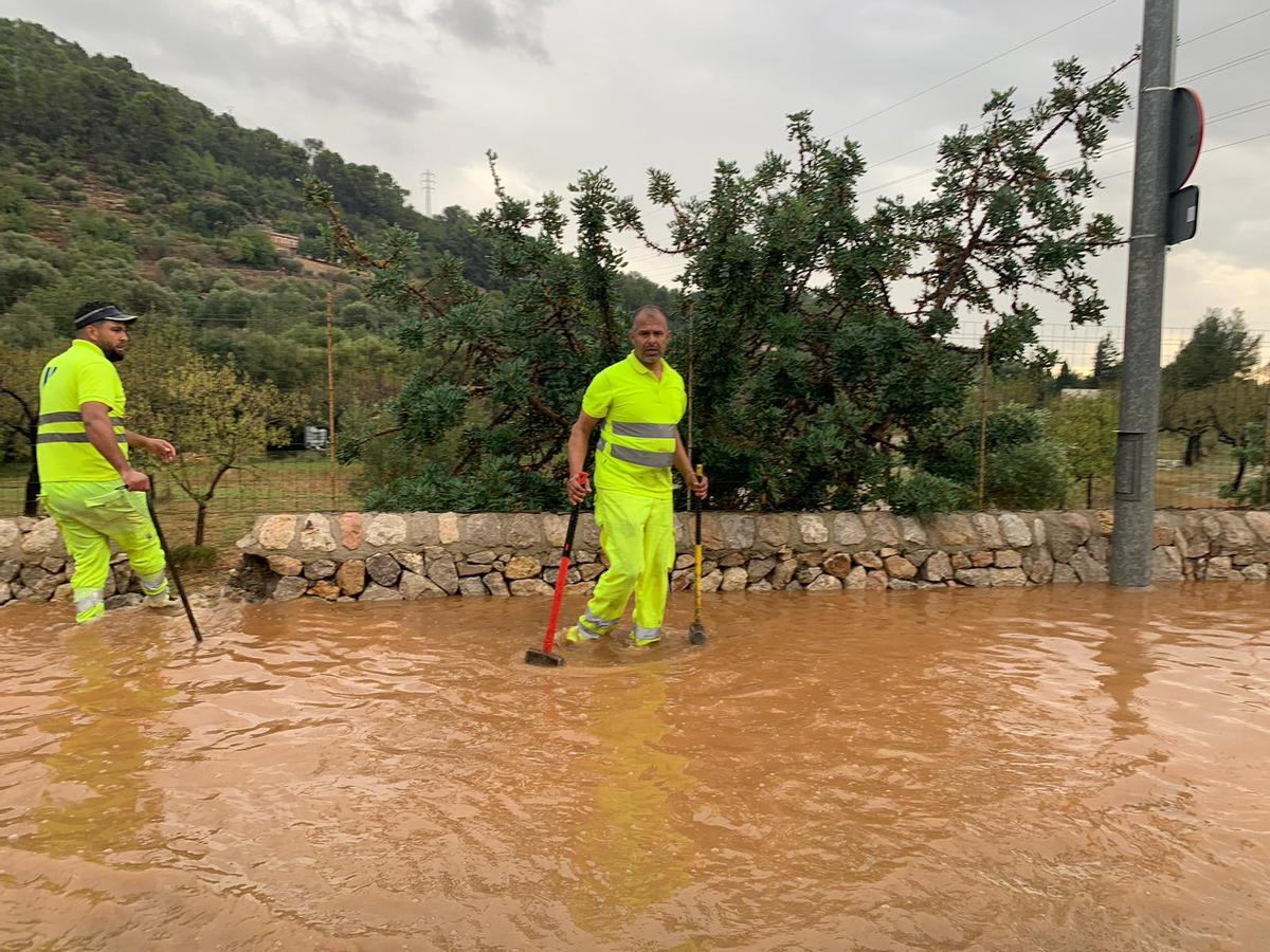 Inundaciones en la carretera de Sóller a su paso por Bunyola
